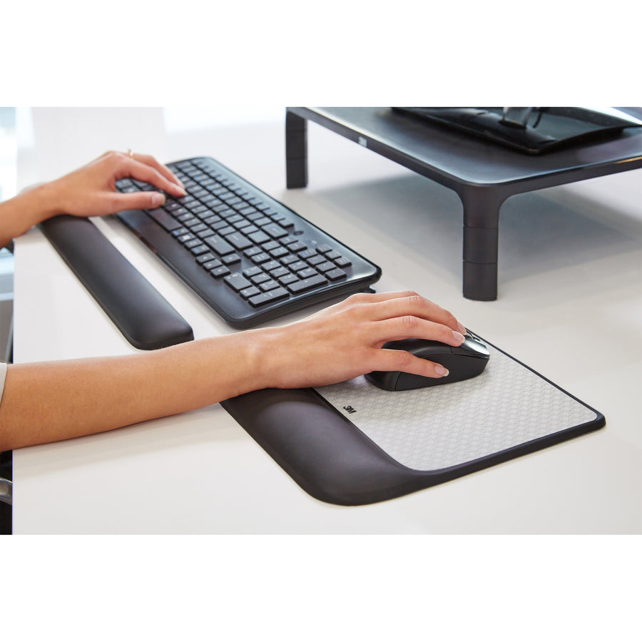 3M Precise Mouse Pad with Gel Wrist Rest - 0.70" Height x 8.50" Width x 9" Depth - Black - Gel - 1 Each