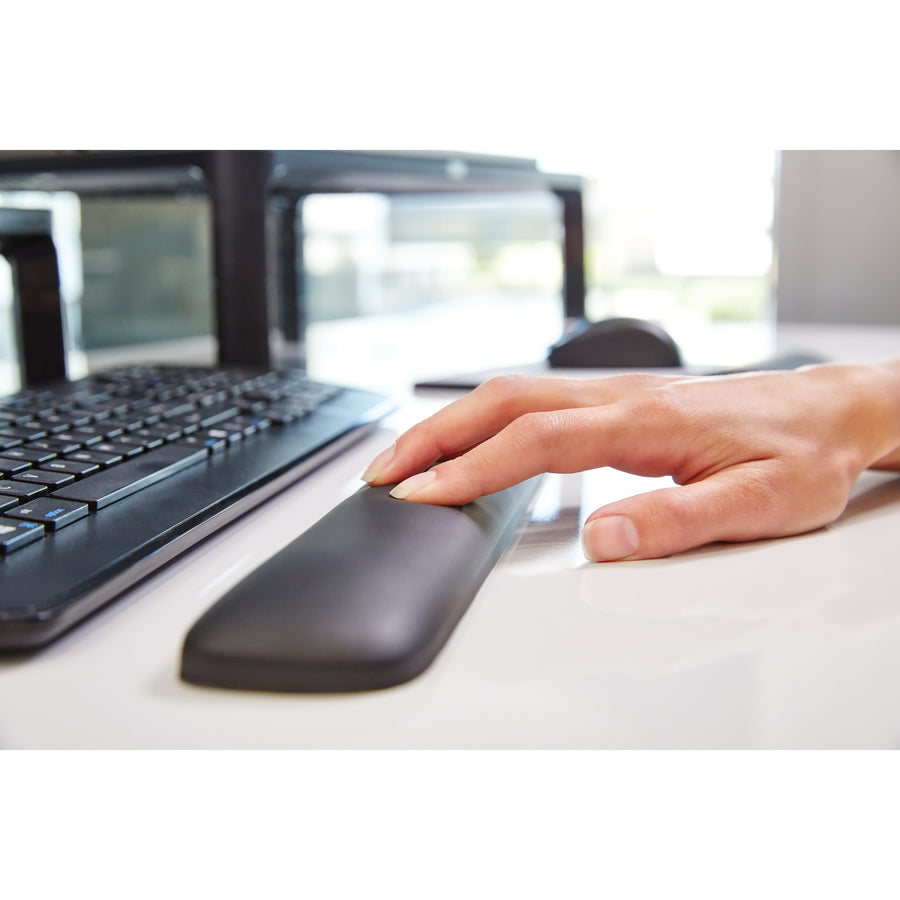 3M Gel Wrist Rest for Keyboard - 0.75" Height x 19" Width x 2" Depth - Black - Gel - 1 Each
