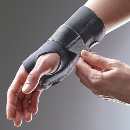 FUTURO Right-Hand Small/Medium Wrist Support - Black - 1 Each